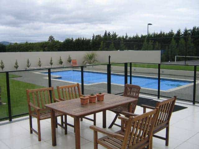 BE A RESPONSIBLE POOL OWNER: INSTALL A GLASS POOL FENCE